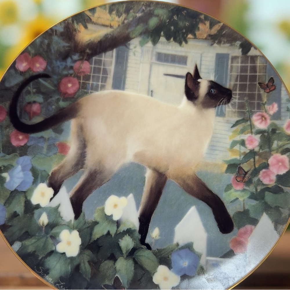 American Artists Colorful Floral Siamese Cat Butterfly Collector Ceramic Plate - Picture 4 of 4